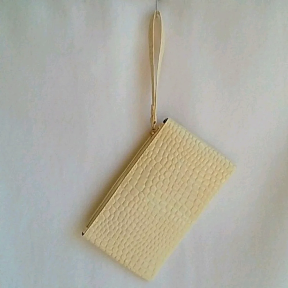 Womens ivory wristlet/make-up pouch
